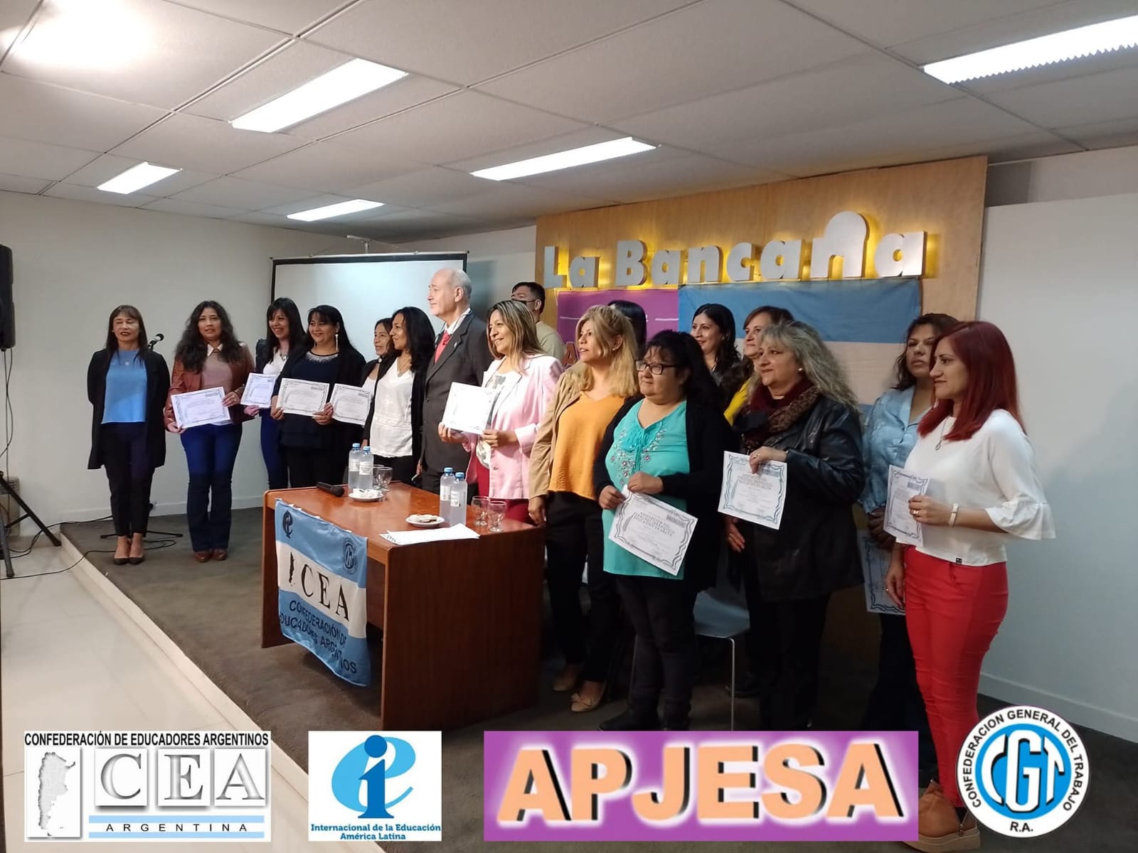 Entrega de certificados de APJESA junto a la CEA — Confederación de Educadores Argentinos